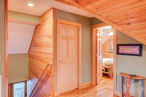 3 間臥室、獨特裝潢、布置獨特、床單