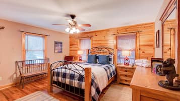 Rumah, Beberapa Tempat Tidur, patio, pemandangan gunung (River Roost) | 3 kamar tidur dan didekorasi berbeda-beda