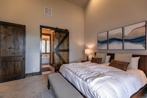 Cabin, Multiple Beds, Hot Tub, Mountain View (On Eagle's Wings at Eagles Nest) | 4 bedrooms, individually decorated, individually furnished, bed sheets - On Eagle's Wings at Eagles Nest (Elk Park)