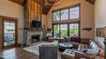 Cabin, Multiple Beds, Hot Tub, Mountain View (On Eagle's Wings at Eagles Nest) | Living area | Fireplace