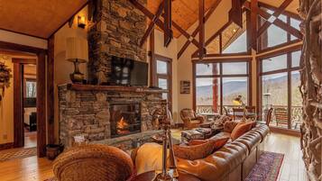 Rumah, Beberapa Tempat Tidur, hot tub, pemandangan gunung (Copperleaf at Eagles Nest) | Area keluarga | Perapian