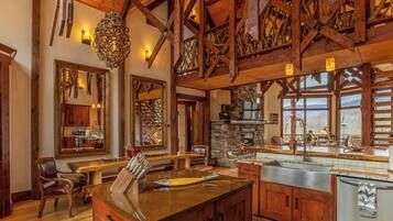 Rumah, Beberapa Tempat Tidur, hot tub, pemandangan gunung (Copperleaf at Eagles Nest) | Dapur pribadi | Mesin pembuat kopi/teh