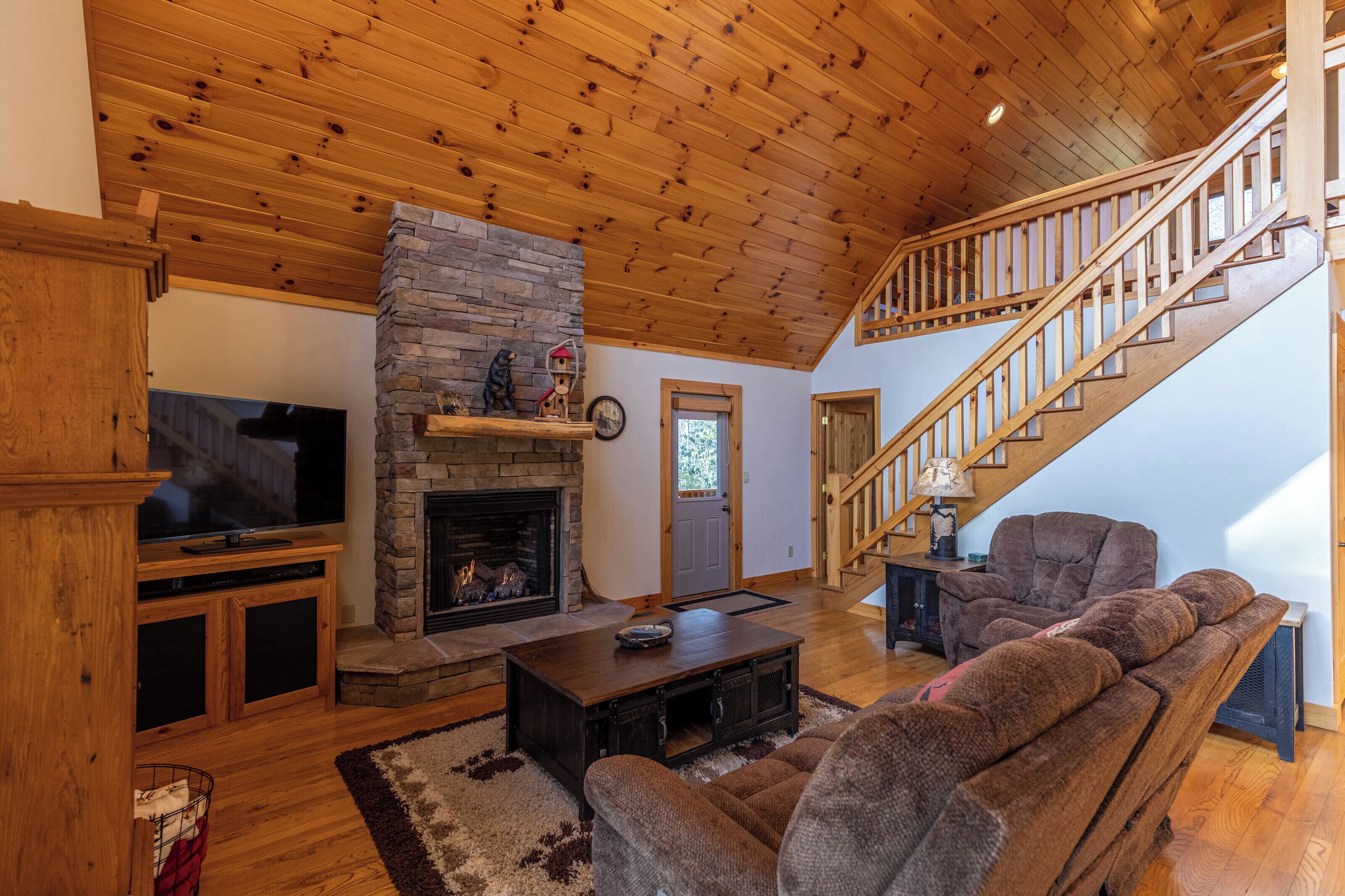 Cabin, Multiple Beds, Hot Tub, Mountain View (Leafy Way Lodge) | Living area