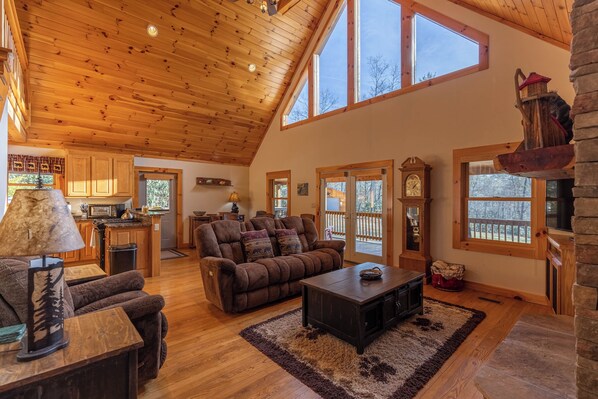 Cabin, Berbilang Katil, Hot Tub, Mountain View (Leafy Way Lodge) | Ruang tamu