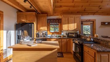 Cabin, Multiple Beds, Hot Tub, Mountain View (Leafy Way Lodge) | Private kitchen | Coffee/tea maker