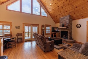 Cabin, Multiple Beds, Hot Tub, Mountain View (Leafy Way Lodge) | Living area - Leafy Way Lodge (Newland)