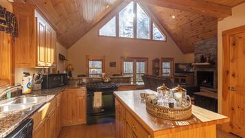 Cabin, Multiple Beds, Hot Tub, Mountain View (Leafy Way Lodge) | Private kitchen | Coffee/tea maker