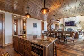 Interior - Majestic View Hideaway at Eagles Nest (Banner Elk)
