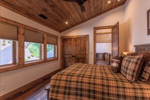 House, Multiple Beds, Hot Tub, Mountain View (Majestic View Hideaway at Eagles Nest) | 5 bedrooms, individually decorated, individually furnished, bed sheets