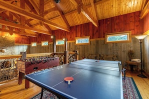 Game room - River Mill Lodge (Sugar Grove)