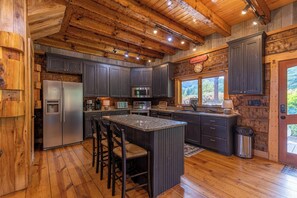 Casa, letti multipli, idromassaggio, vista montagna (River Mill Lodge) | Cucina privata | Macchina per tè/caffè