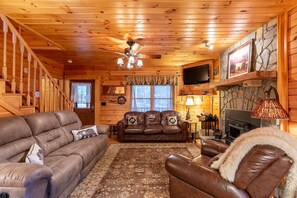 獨棟房屋, 多張床, 熱水浴缸, 山景 (Honey Bear Retreat) | 起居區