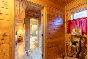 Bathroom - Honey Bear Retreat (Fleetwood)