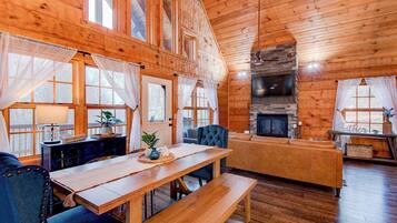 Kabin, Beberapa Tempat Tidur, patio, pemandangan gunung (Beaver Rock Lodge) | Interior