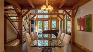 House, Multiple Beds, Hot Tub, Mountain View (Cedar Rock Townhomes at Eagles Nest) | Dining