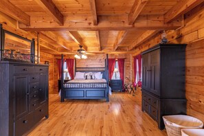 5 bedrooms, individually decorated, individually furnished, bed sheets - Hidden Ridge (Deep Gap)