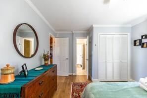 Hytte, flere senger, terrasse, fjellutsikt (Higher Ground) | 3 soverom, individuelt dekorert, individuelt innredet og sengetøy