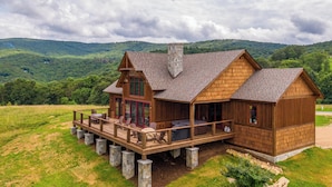 Exterior - Olive and Georgia's at Eagles Nest (Elk Park)