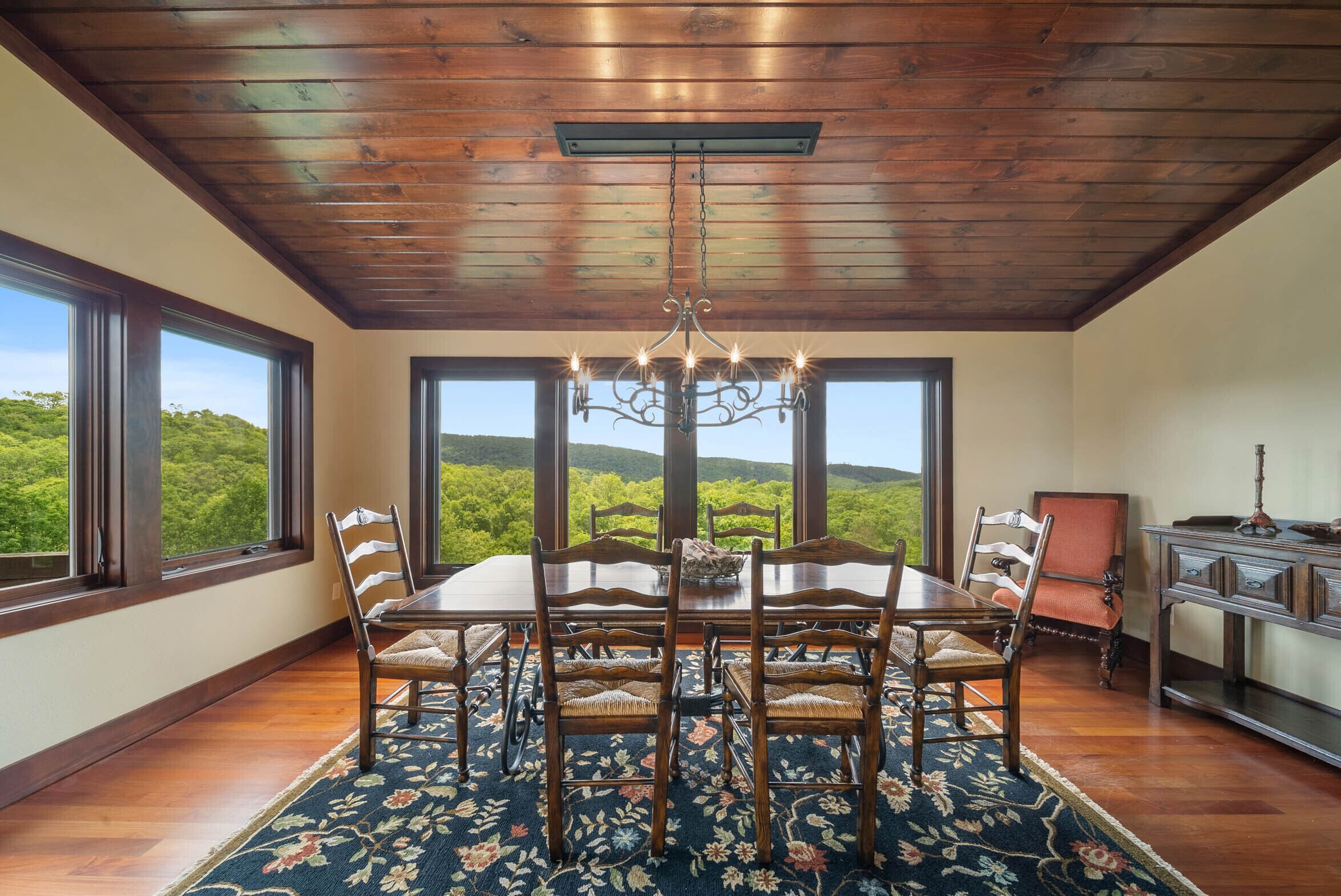 獨棟房屋, 多張床, 庭院, 山景 (Overlook at Wilderness Trail) | 用餐區