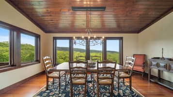 House, Multiple Beds, Patio, Mountain View (Overlook at Wilderness Trail) | Dining