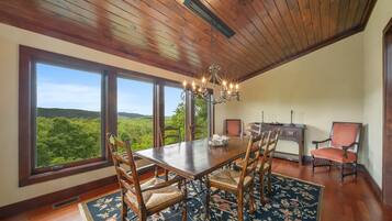 Casa, varias camas, patio, vista a la montaña (Overlook at Wilderness Trail) | Restaurantes