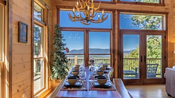 Cabin, Multiple Beds, Hot Tub, Mountain View (Rested Traveler) | Dining