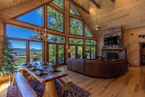 Cabane, plusieurs lits, bain à remous, vue montagne (Rested Traveler) | Intérieur