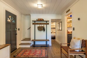 Casa, várias camas, banheira de imersão, vista para a montanha (Lark Hollow at Linville Land Harbor) | Parte interna