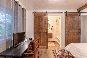 Casa, várias camas, banheira de imersão, vista para a montanha (Lark Hollow at Linville Land Harbor) | 4 quartos, individualmente decorados, individualmente mobiliados