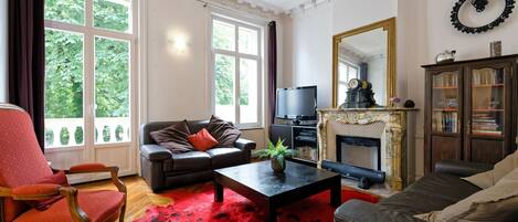 Fernseher, DVD-Player, Stereoanlage