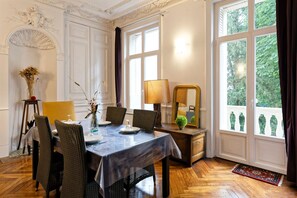 Dining - La Suite Joli Coeur - Appt type "Ecole de Nancy" (Nancy)