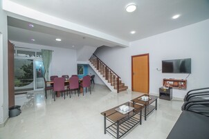 Villa de lujo, vistas a la montaña | 4 dormitorios, wifi gratis, ropa de cama