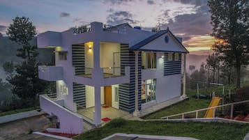 Villa de lujo, vistas a la montaña | 4 dormitorios, wifi gratis, ropa de cama