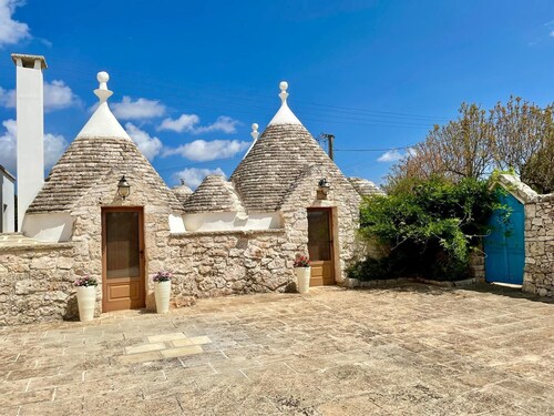 Maison Avec Piscine à Ostuni Entourée de Vignobles et de Trulli