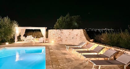 Maison Avec Piscine à Ostuni Entourée de Vignobles et de Trulli