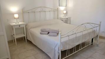 2 Schlafzimmer, Reisekinderbett, kostenloses WLAN, Bettwäsche