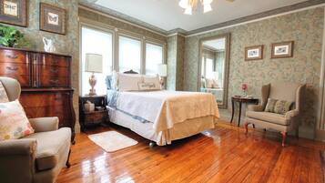 4 bedrooms, iron/ironing board, bed sheets