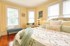 4 bedrooms, iron/ironing board, bed sheets