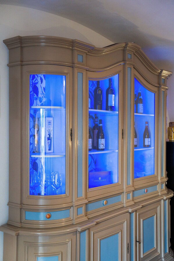 A large, ornate cabinet with multiple glass doors, each displaying various items. - B&B Borgo del Marhese (Ortona)