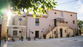 Fachada de la propiedad