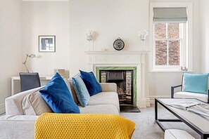 TV - Serene 2BR - 3 mins to Fulham Broadway (London)