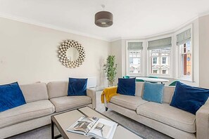 TV - Serene 2BR - 3 mins to Fulham Broadway (London)