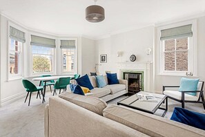 TV - Serene 2BR - 3 mins to Fulham Broadway (London)