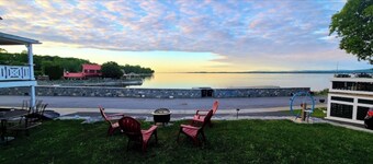 The Captains Rest- Amazing Veiws on Lake Champlain. Waterfront and historic