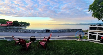 The Captains Rest- Amazing Veiws on Lake Champlain. Waterfront and historic