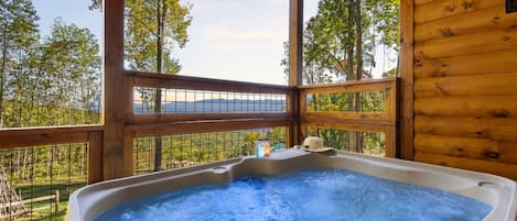 Family Cabin | Private spa tub