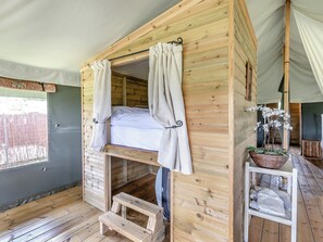 3 bedrooms, bed sheets