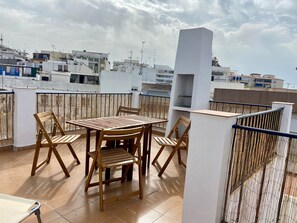 Outdoor dining - Marbella Ático: Centro & Beach/ 6 personas (Marbella)