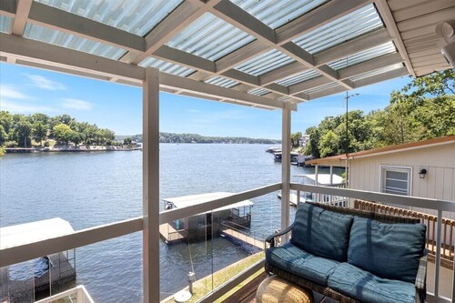 Gentle Lakefront Home - Hot Tub, Boat Slip, Smart TVs, Firepit, Sleeps 8