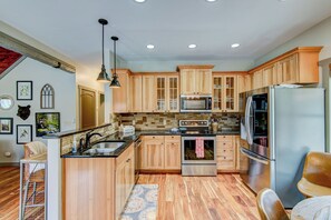 Ferienhütte, Mehrere Betten, Whirlpool, Bergblick (Adventure Hideaway at Eagles Nest) | Eigene Küche